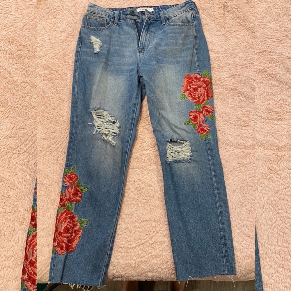 🥀embroidered ripped jeans🥀